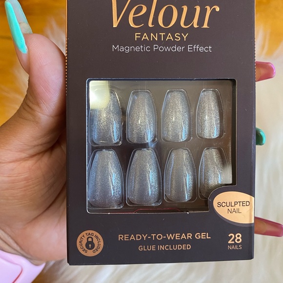 Kiss Velour Fantasy Magnetic Powder Effect Nails - Picture 5 of 8
